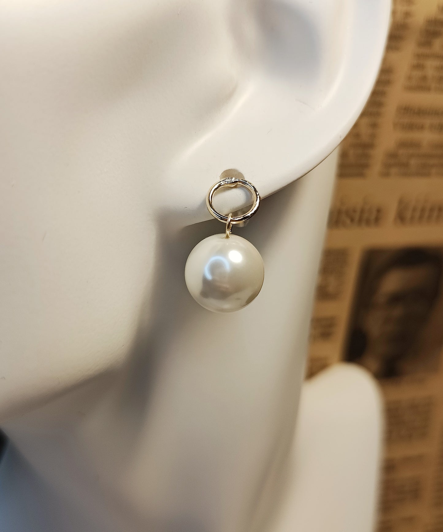 Classic Single Shell-Pearl Hoop Earrings