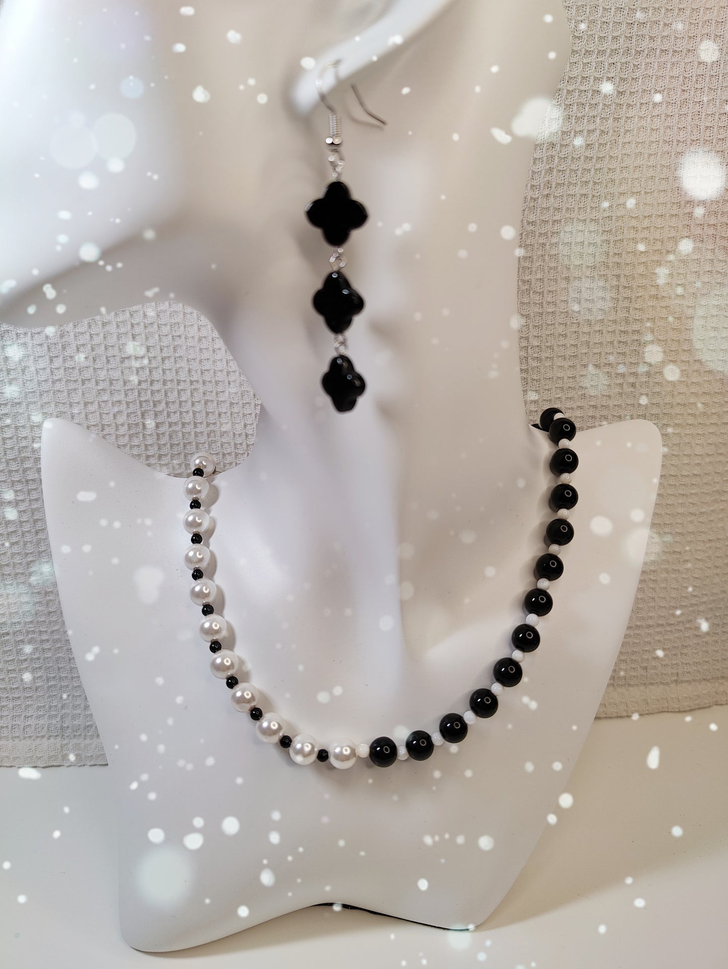 White Shell-Pearl and Obsidian Necklace (42-48cm)