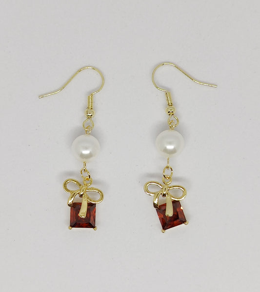 Shell-Pearl and Bow with Gift-Box-Shaped Pendant Earrings