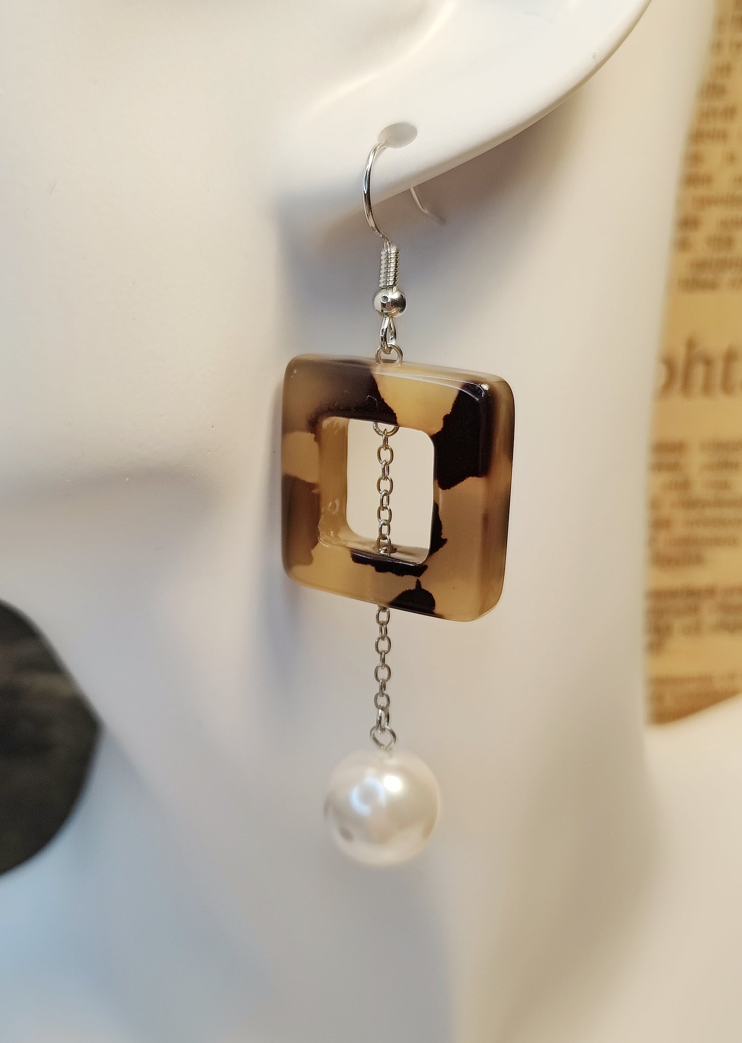 Sexy Pattern Square Pendant and Swinging-Chain with Shell-Pearl Earrings