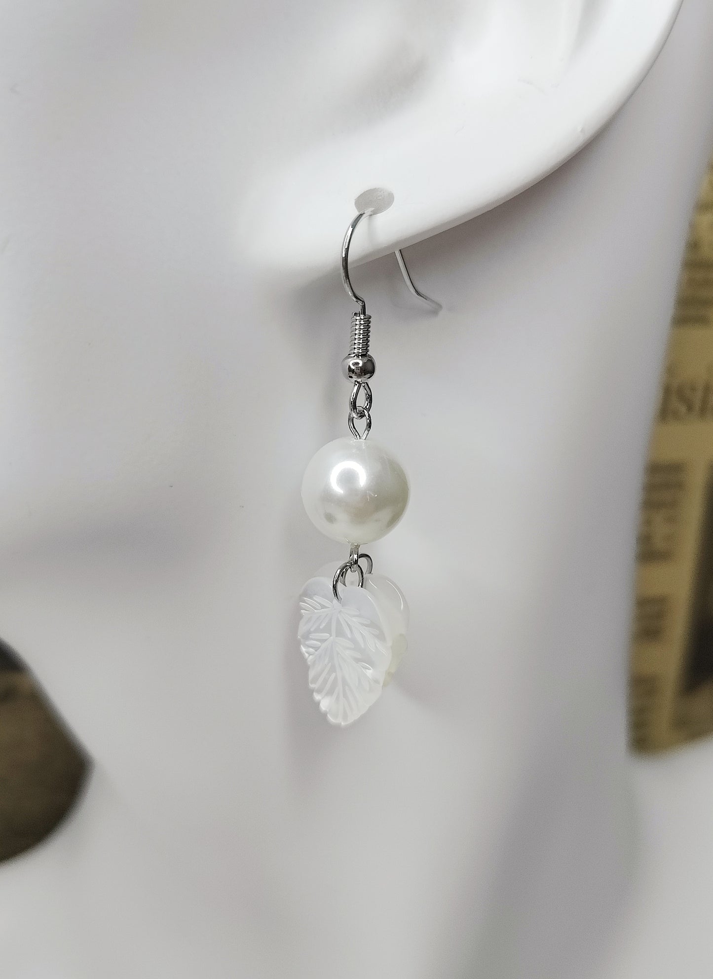 Sparkling Elegant Leaf-Shaped Shell Bead Earrings