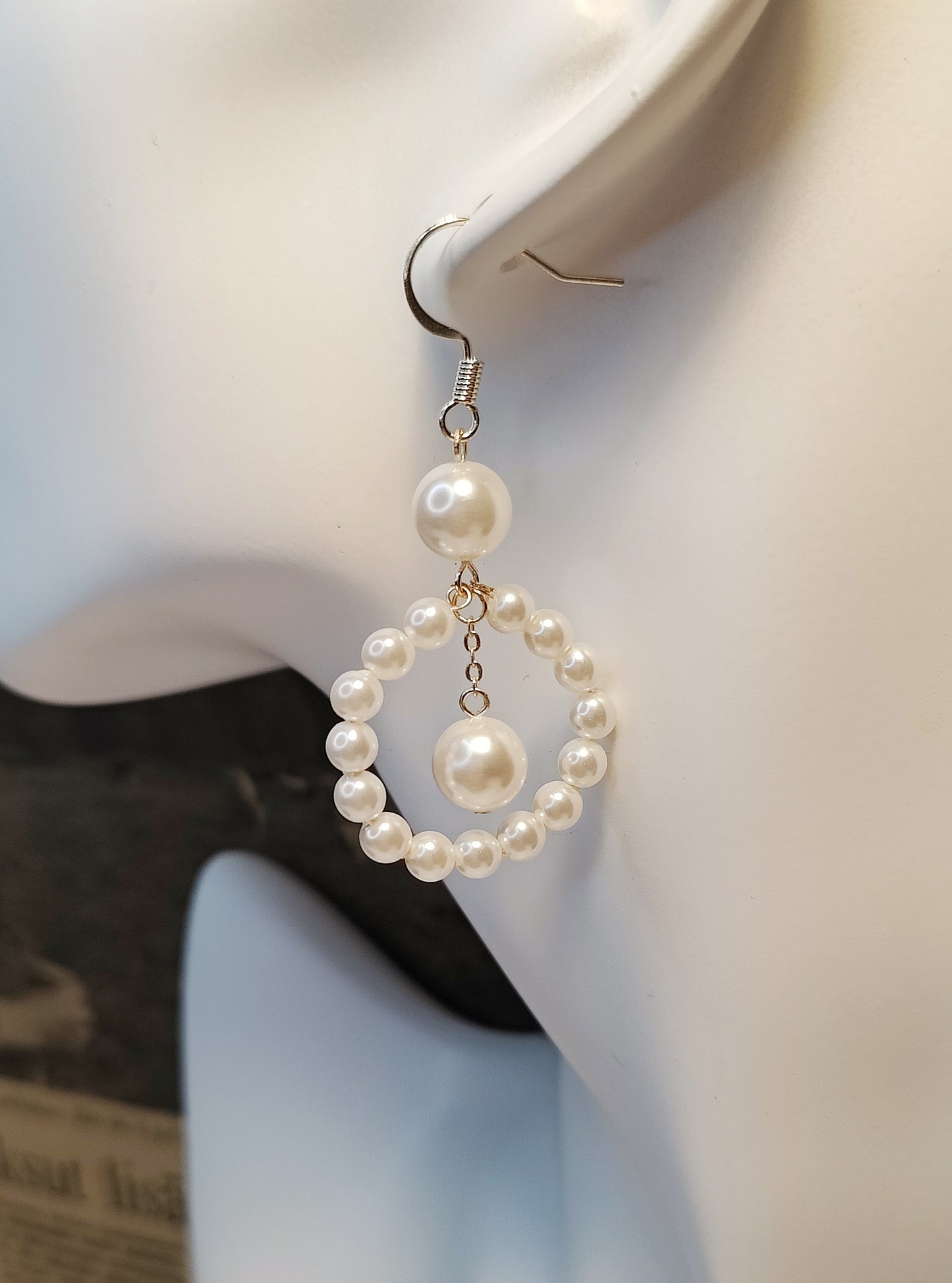 Shell-Pearl Hoop and Swinging Chain with Shell-Pearl Earrings