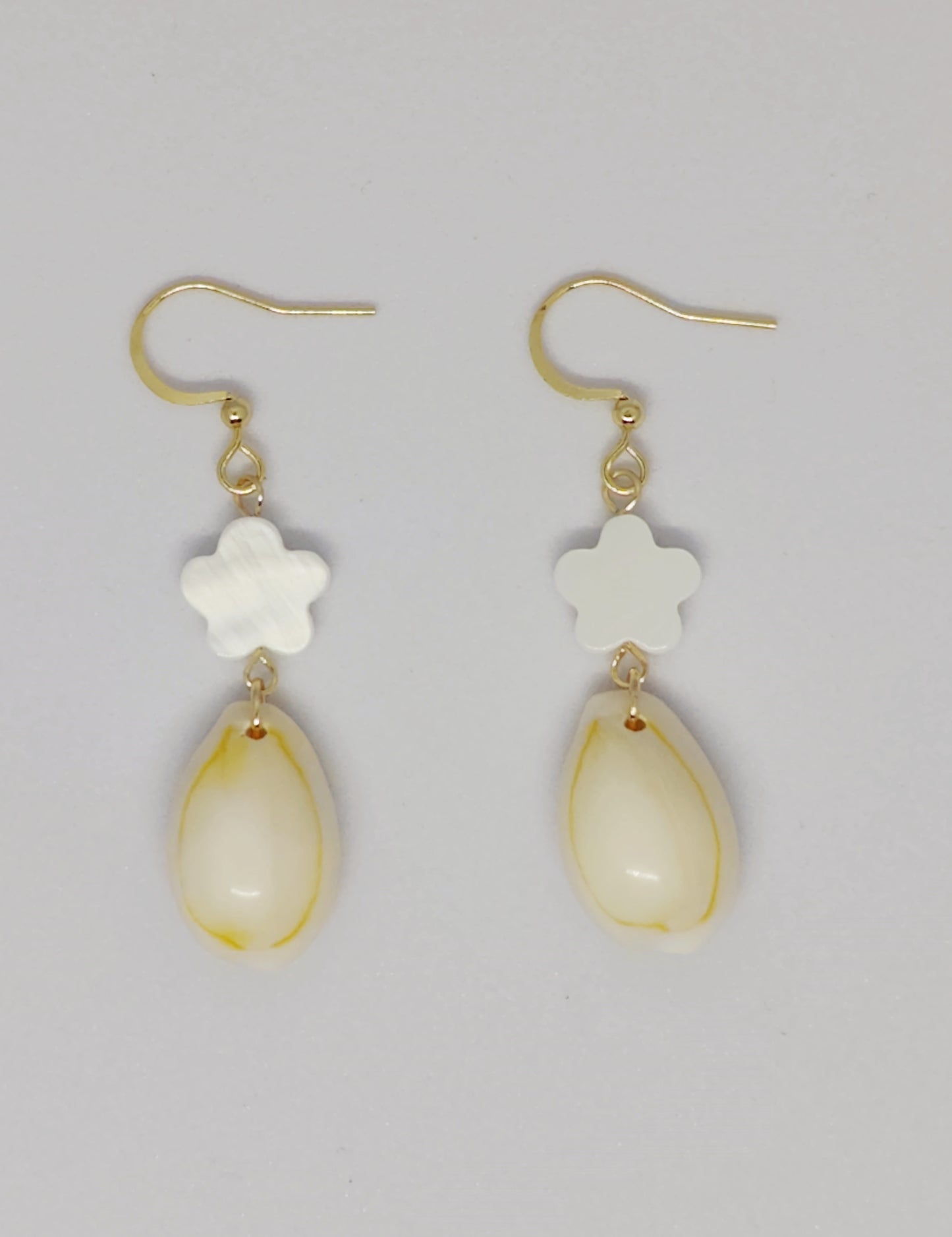 Blossom Shores Shell and Flower-Shape Shell Pendant Earrings