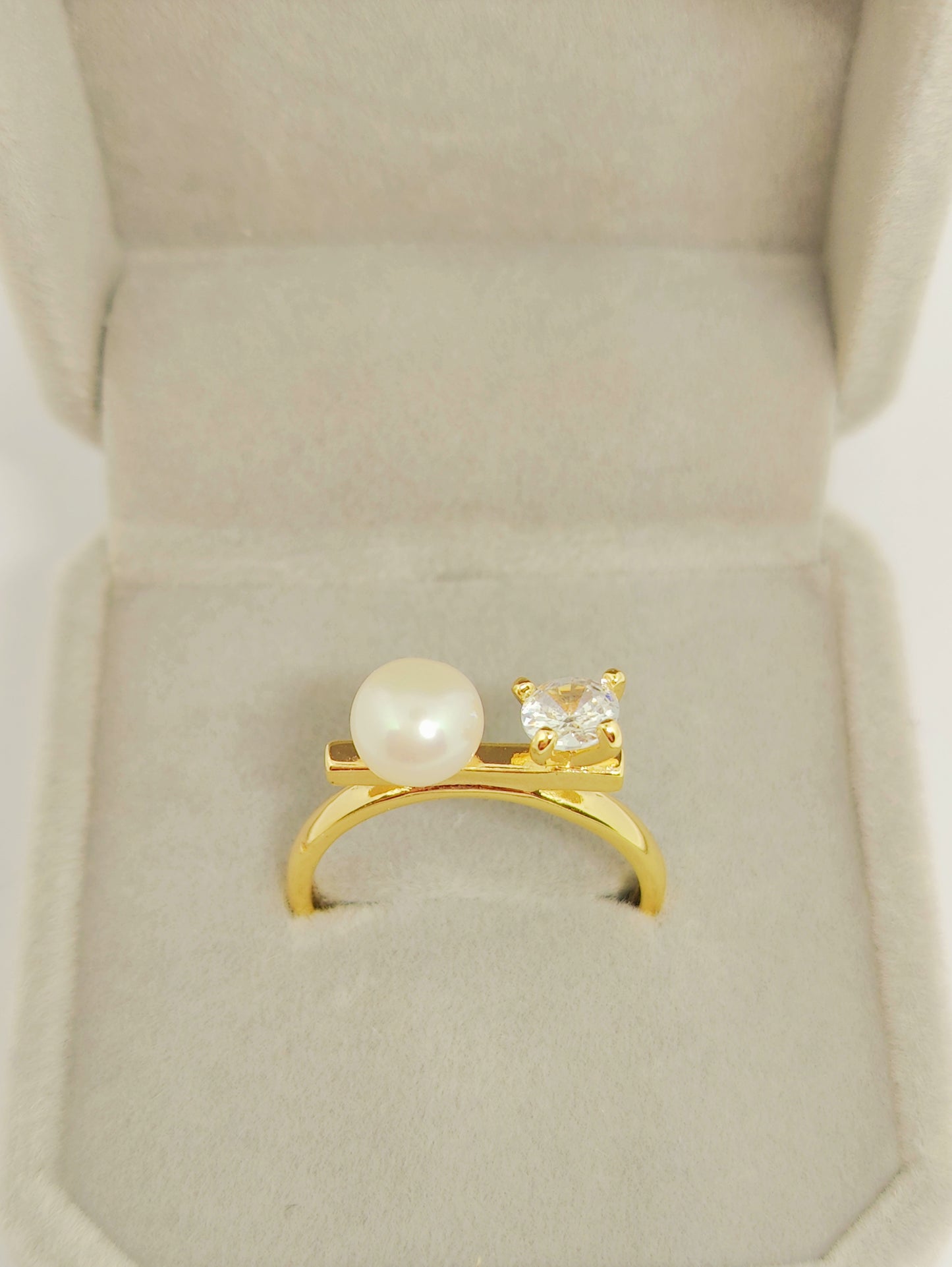 Pearl and Diamond-Shaped Zircon Gold-Plated Copper Ring (Size Adjustable)