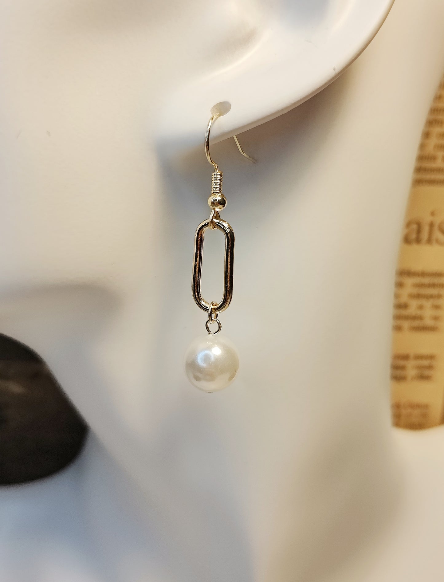 Oval Pendant and Shell-Pearl Earrings