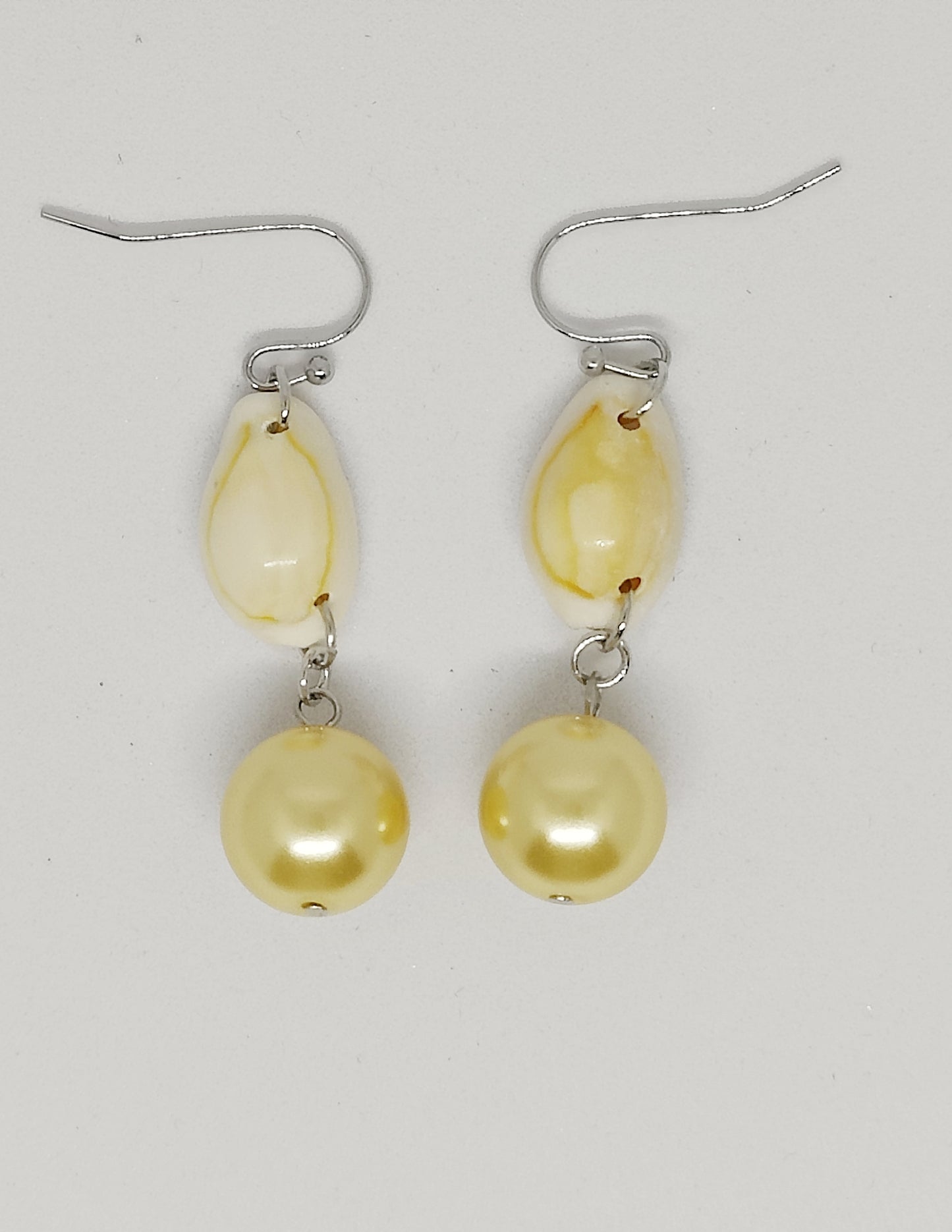 Shell and Golden Color Glass-Pearl Earrings.