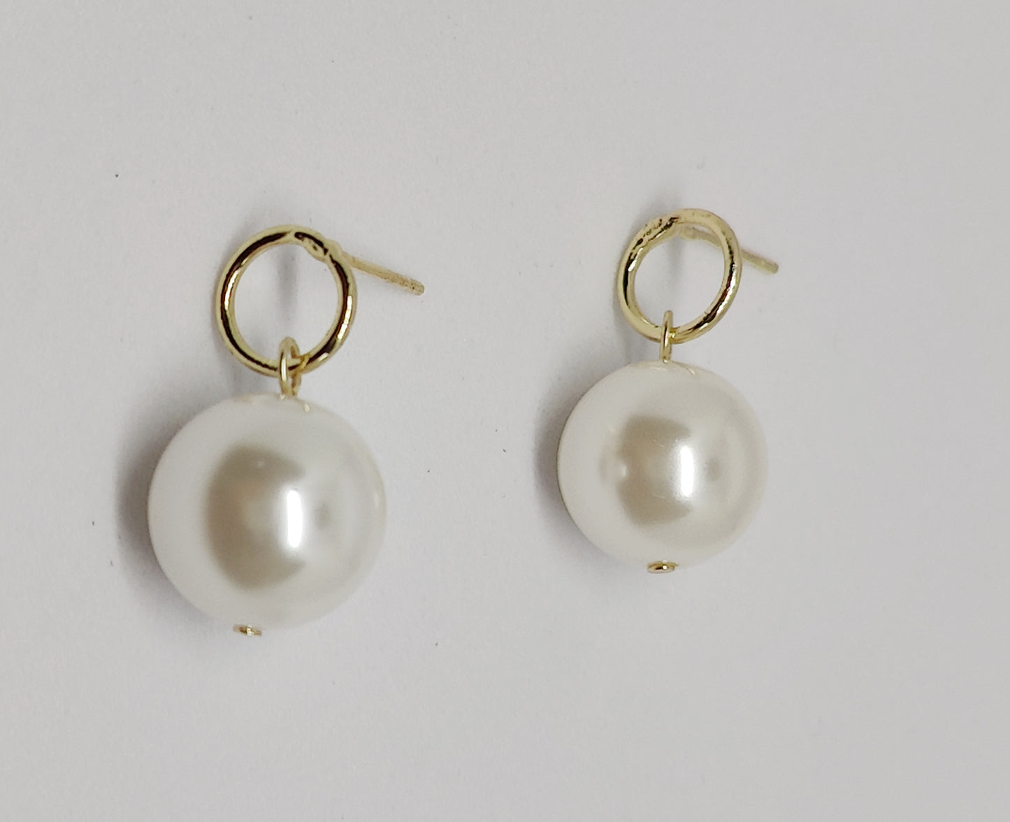 Classic Single Shell-Pearl Hoop Earrings