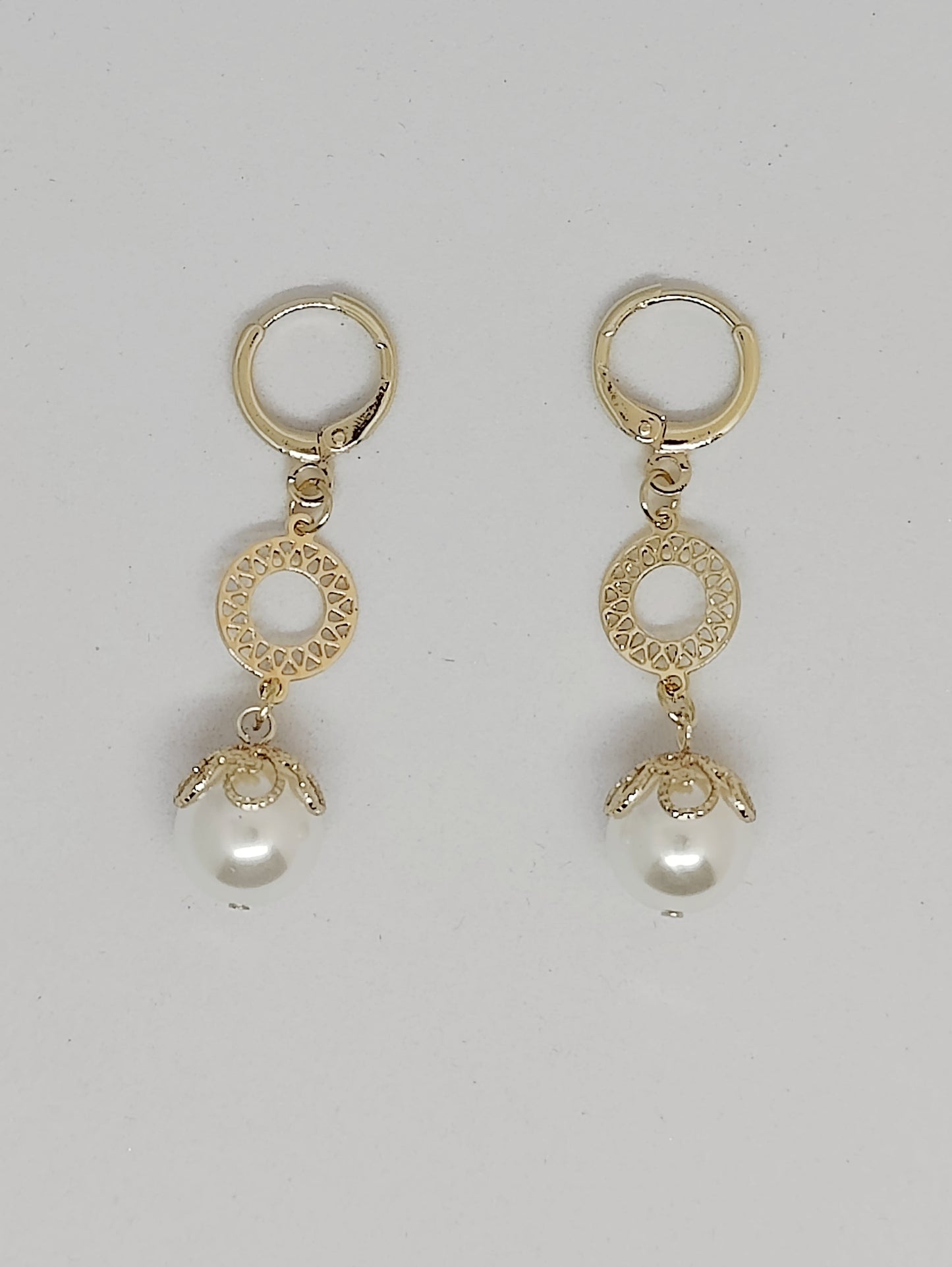 Hoop Ear Hooks with Round Pendants and Shell-Pearl