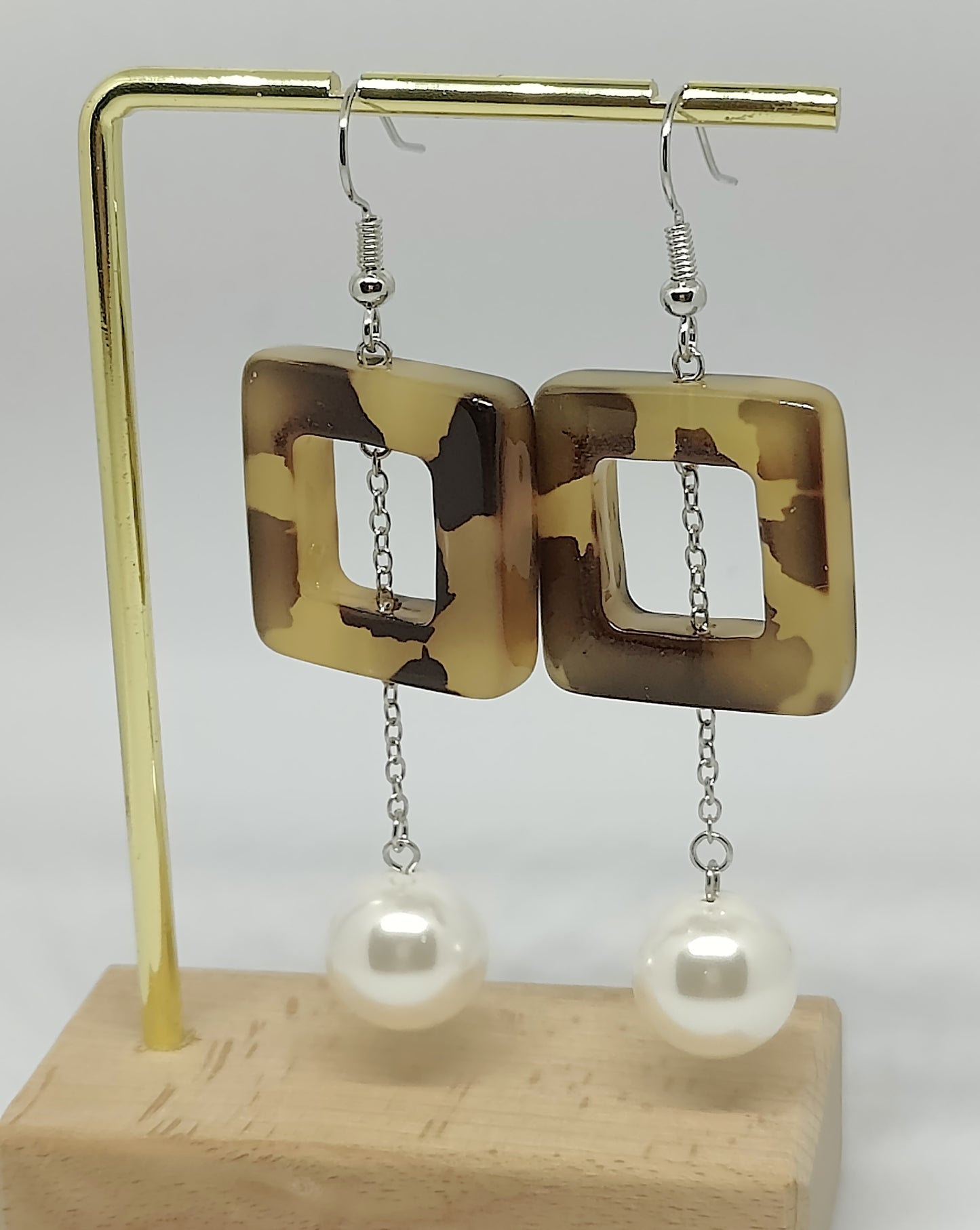 Sexy Pattern Square Pendant and Swinging-Chain with Shell-Pearl Earrings