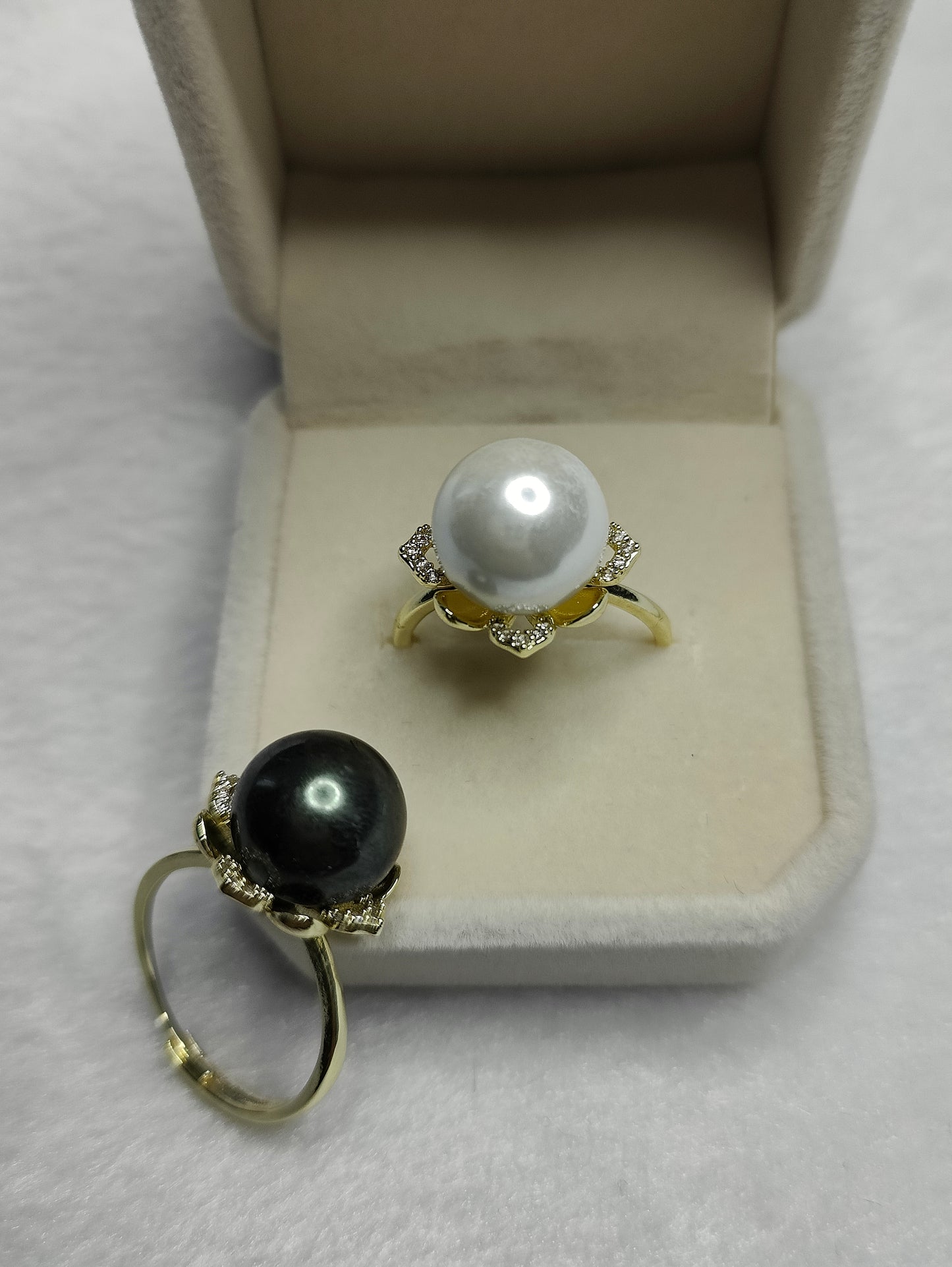 Floral Pearl Sparkle Ring (Black)