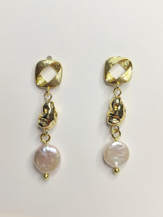 Creamy Pearl Cake Earrings