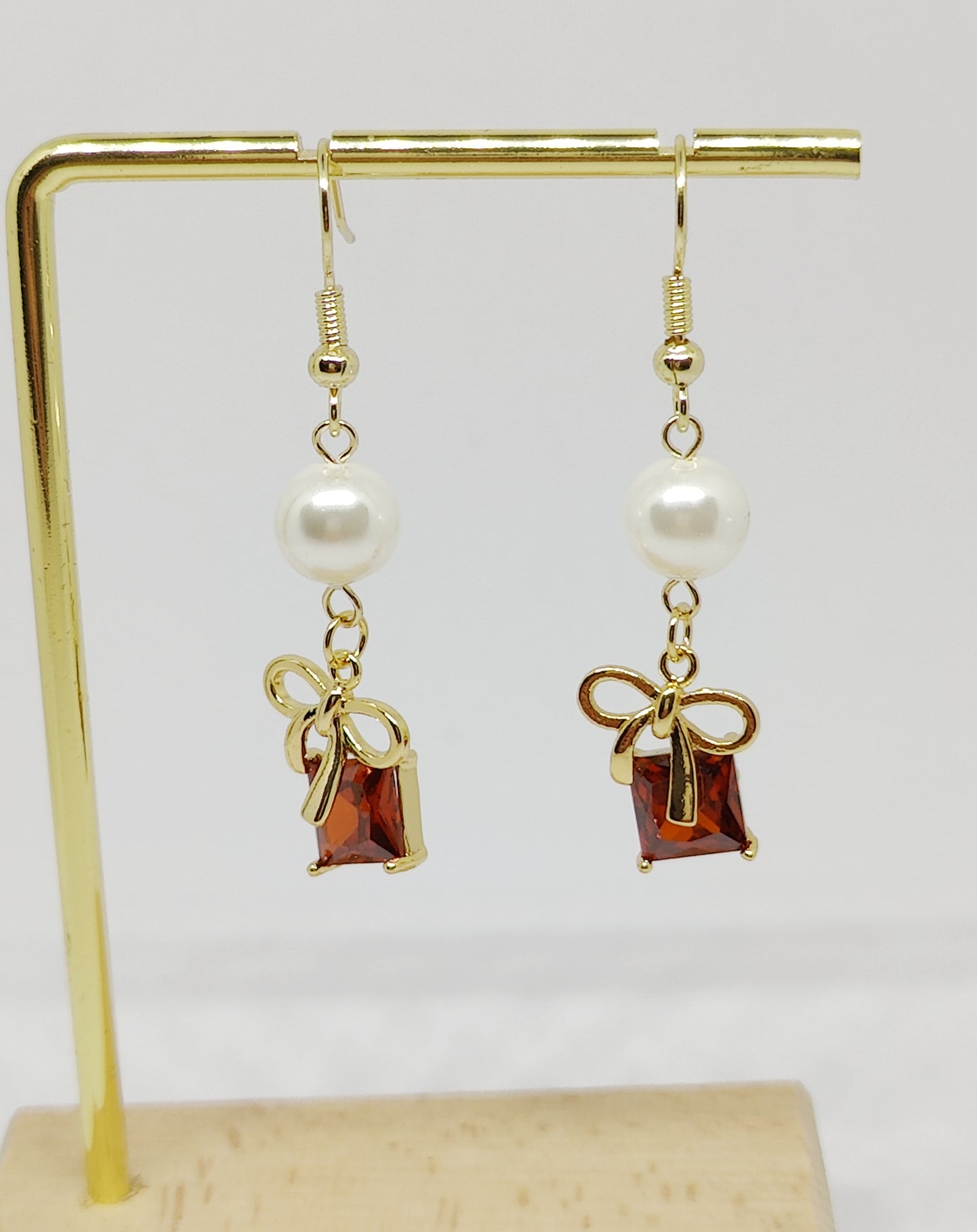 Shell-Pearl and Bow with Gift-Box-Shaped Pendant Earrings