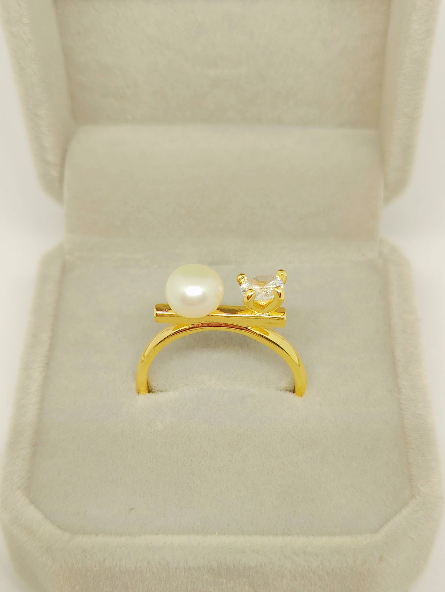 Pearl and Diamond-Shaped Zircon Gold-Plated Copper Ring (Size Adjustable)