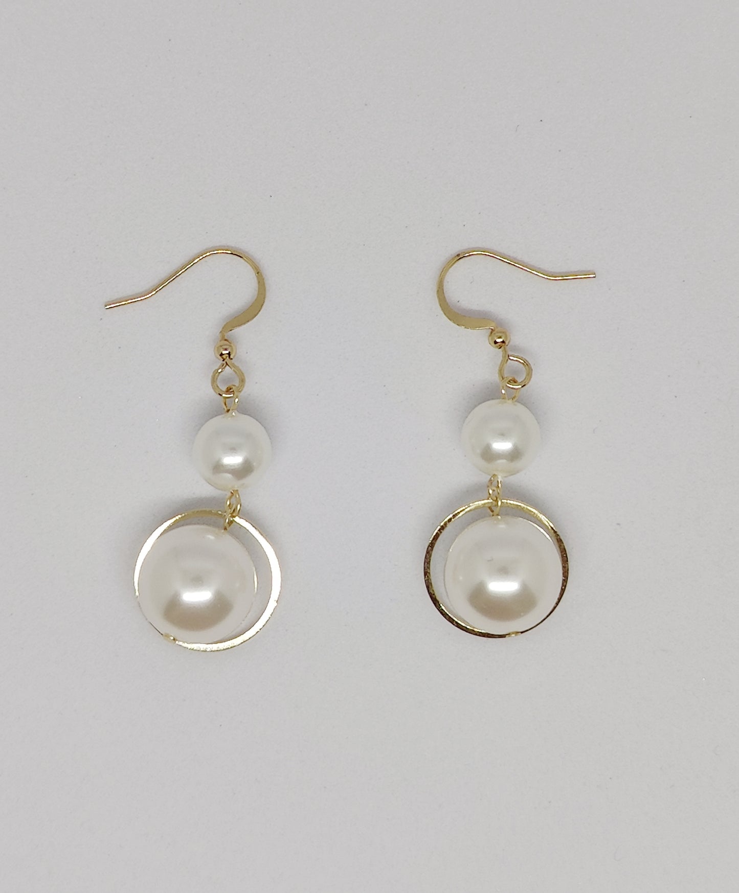 Cleverly Combine Shell-Pearl and Hoop Pendant Earrings