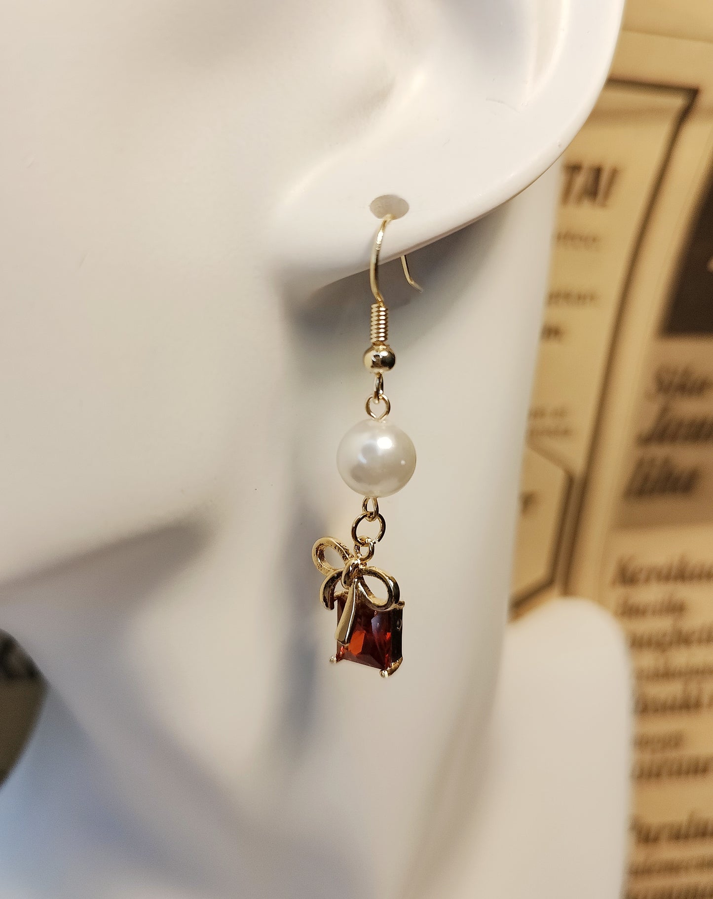 Shell-Pearl and Bow with Gift-Box-Shaped Pendant Earrings