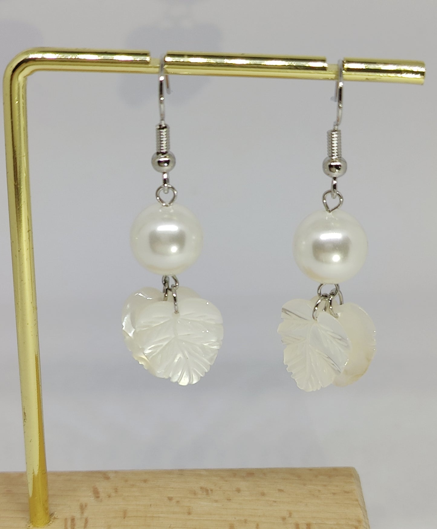 Sparkling Elegant Leaf-Shaped Shell Bead Earrings