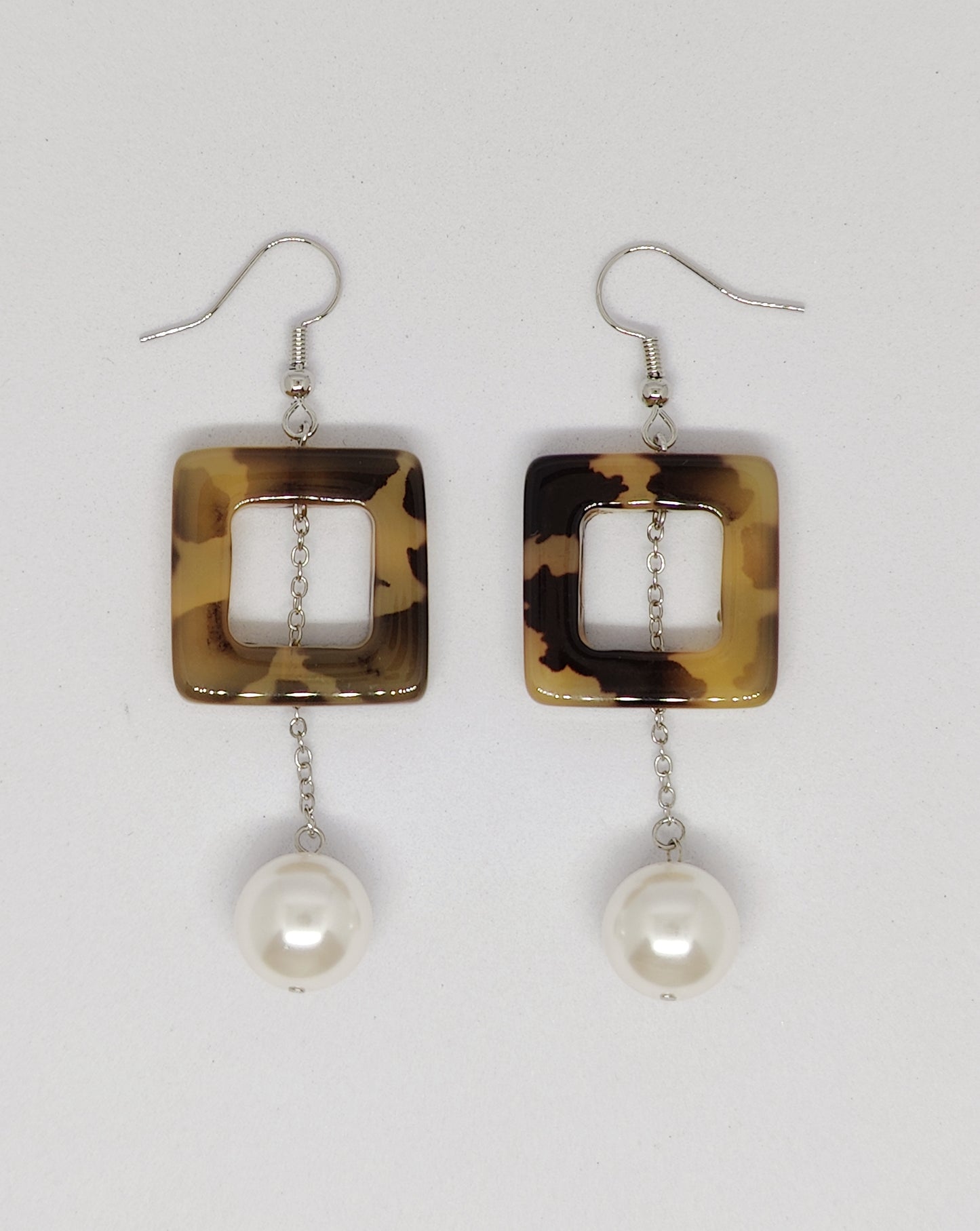 Sexy Pattern Square Pendant and Swinging-Chain with Shell-Pearl Earrings