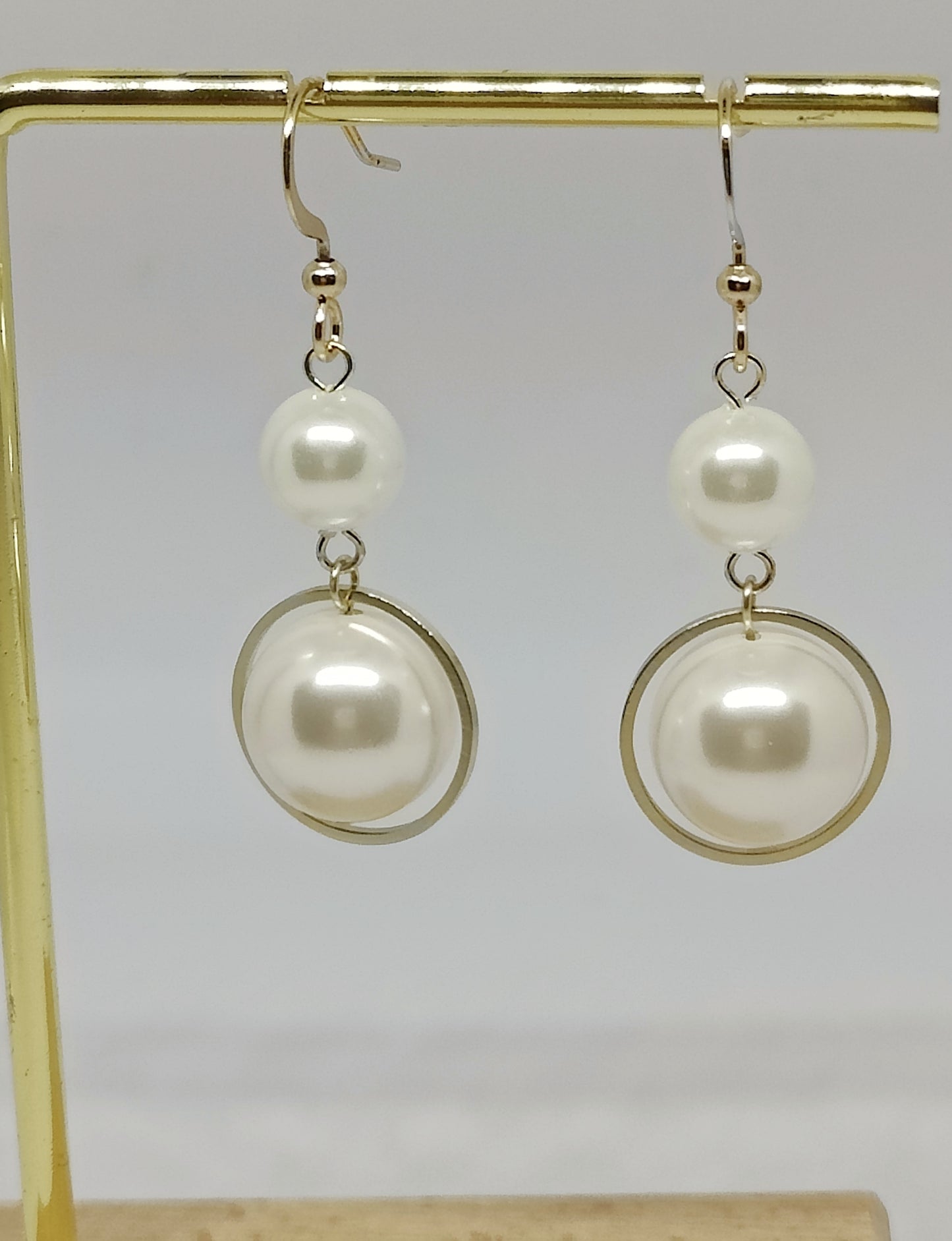 Cleverly Combine Shell-Pearl and Hoop Pendant Earrings