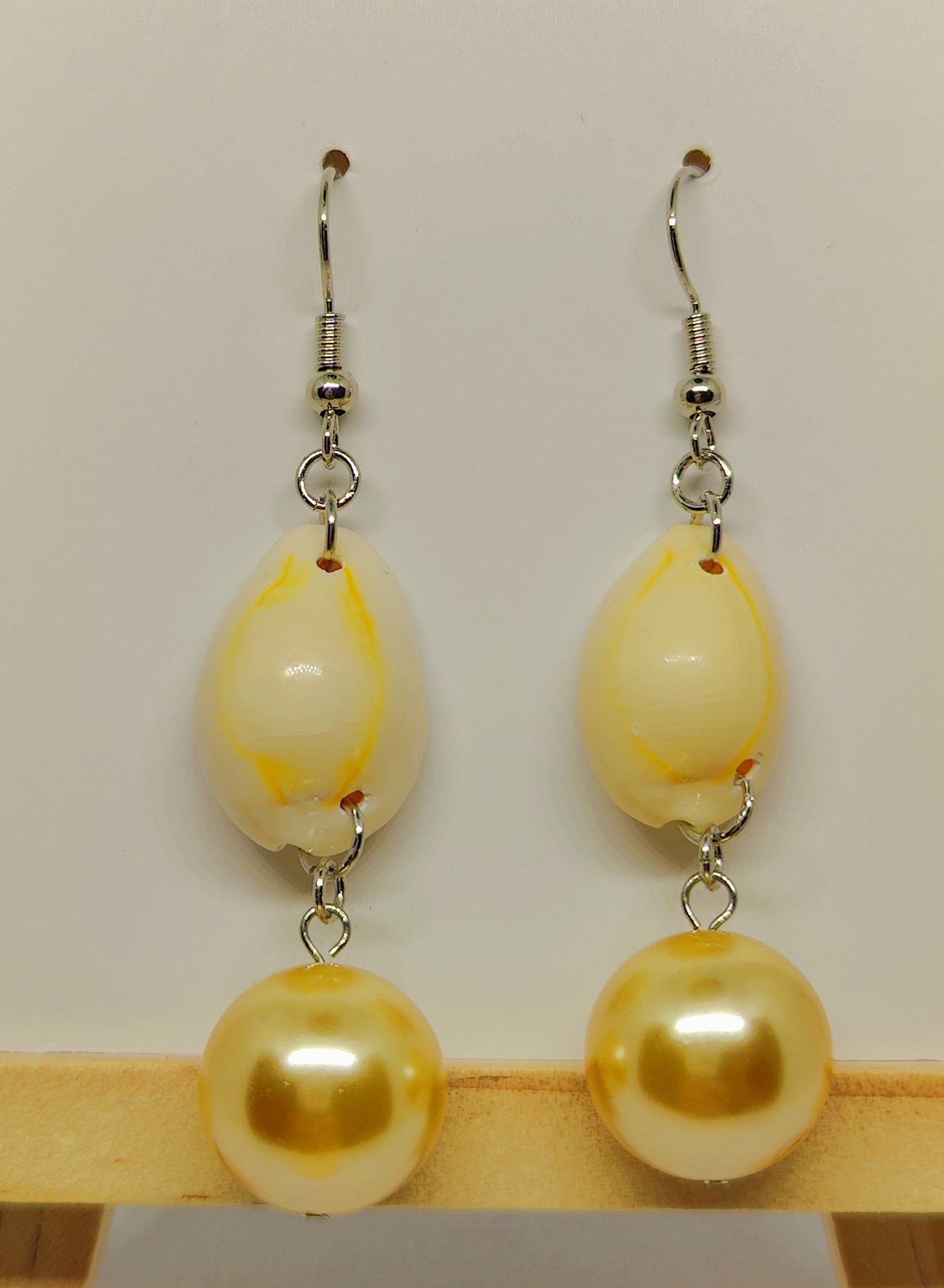 Shell and Golden Color Glass-Pearl Earrings (Large)