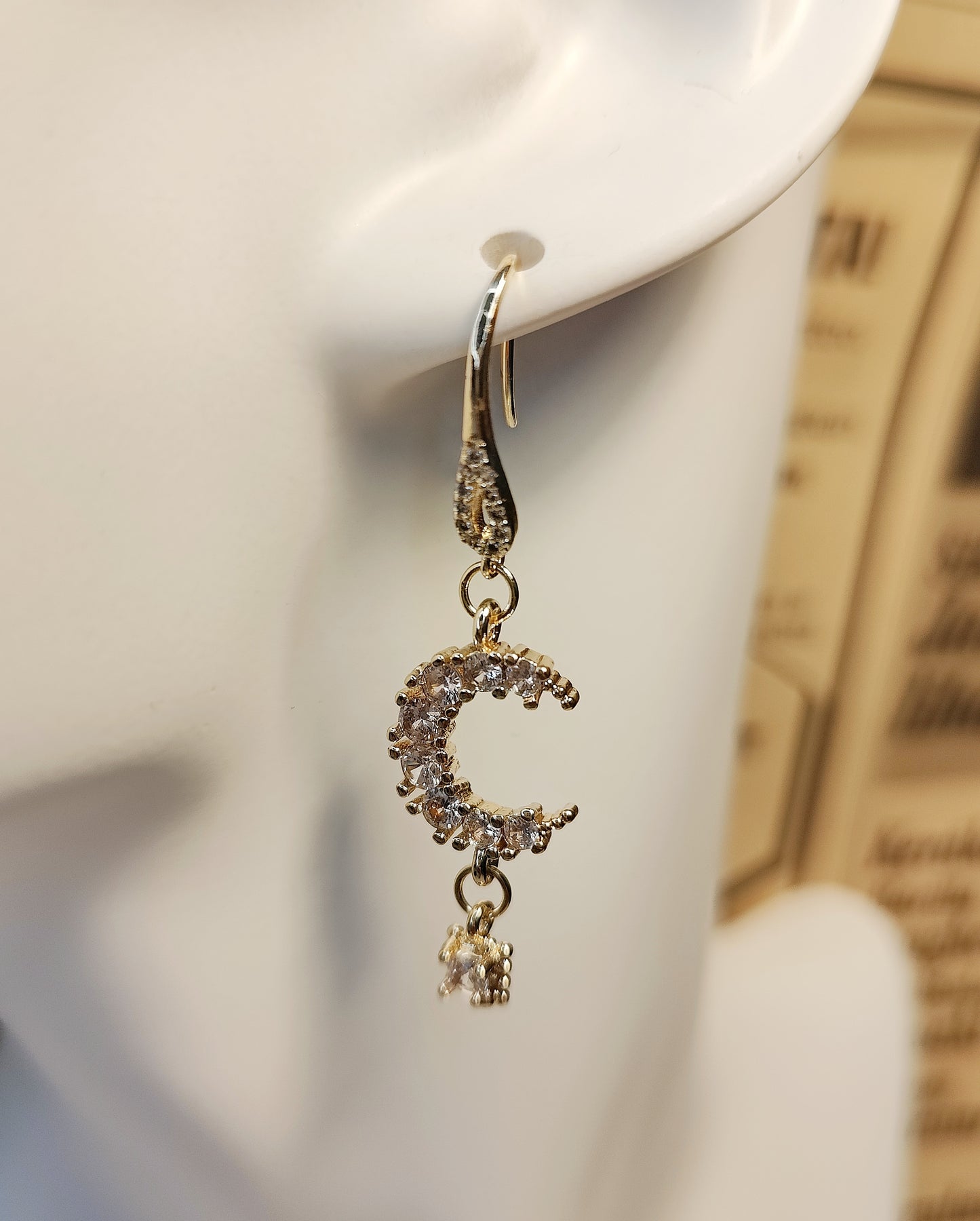 Zircon-Encrusted Crescent Moon Pendant with Smart Small Zircon Pendent Earrings