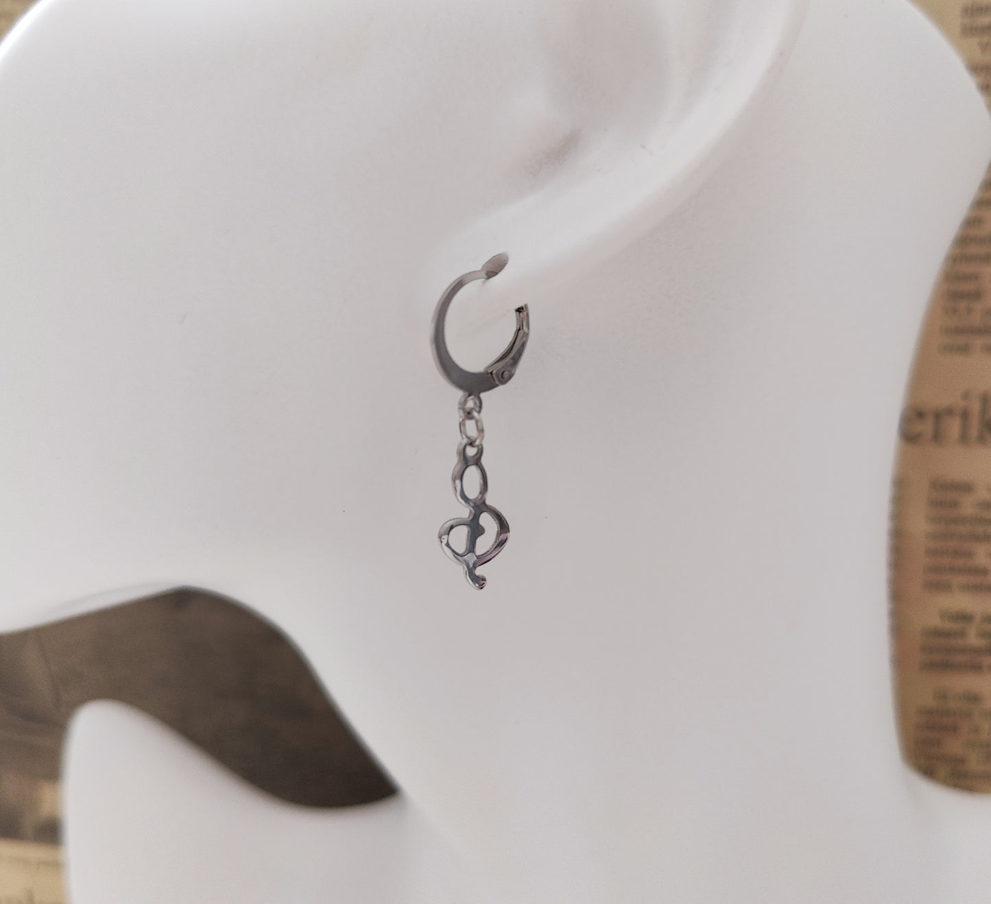 Round Ear Hooks with Musical-Note-Shaped Pendant