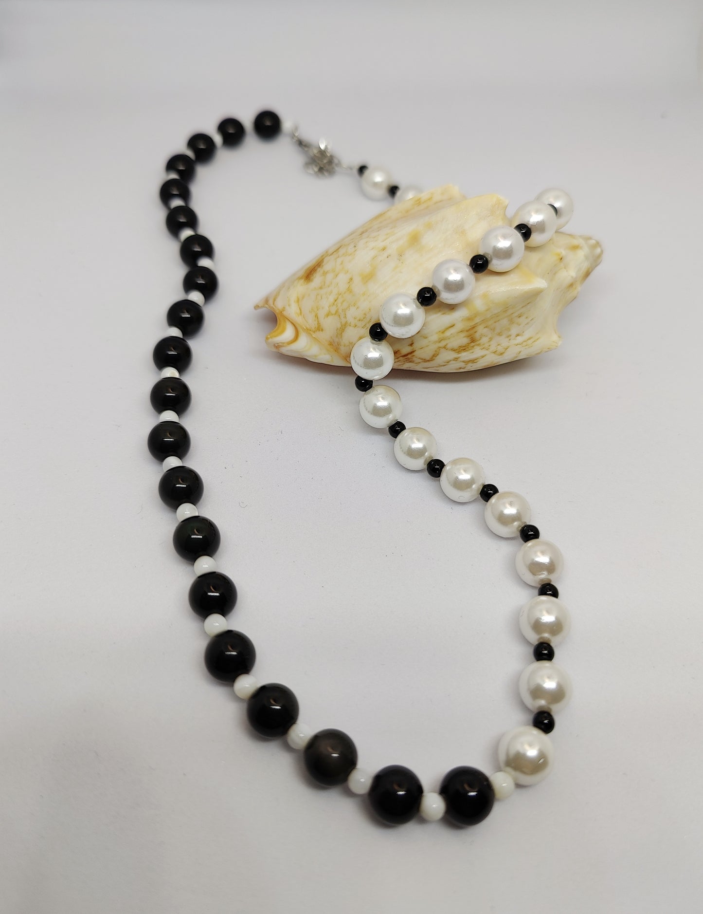 White Shell-Pearl and Obsidian Necklace (42-48cm)