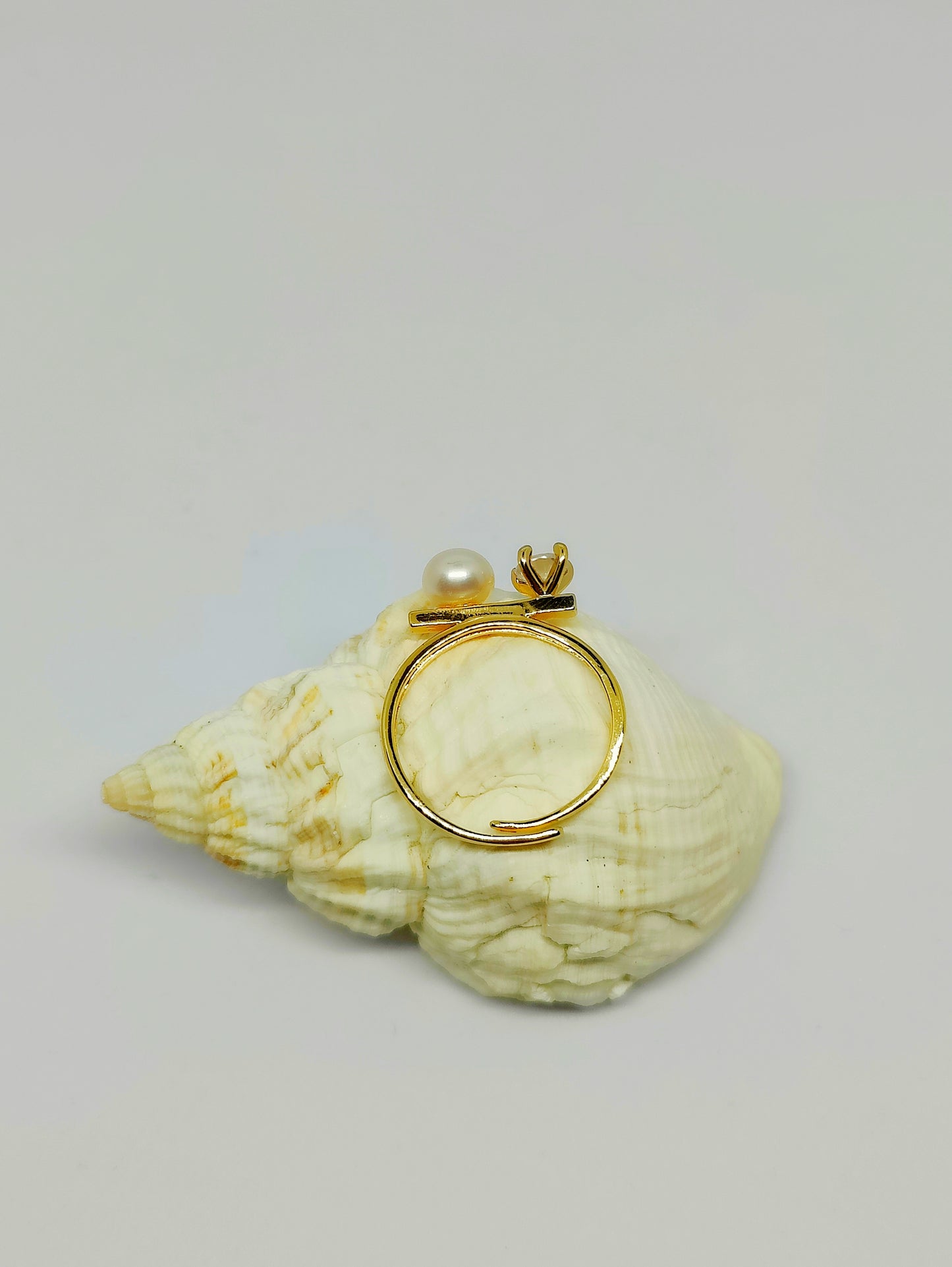 Pearl and Diamond-Shaped Zircon Gold-Plated Copper Ring (Size Adjustable)