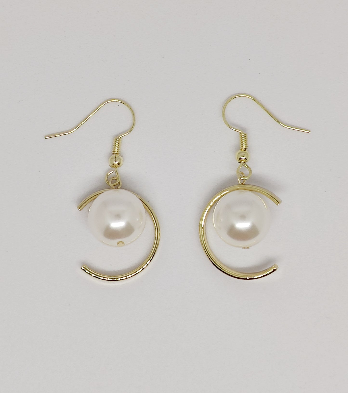 C-shaped Pendant and Large Single Shell-Pearl Earrings