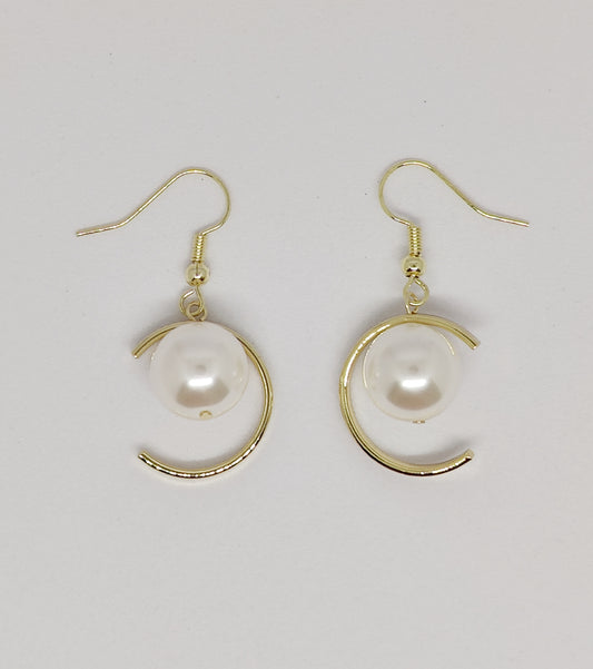 C-shaped Pendant and Large Single Shell-Pearl Earrings