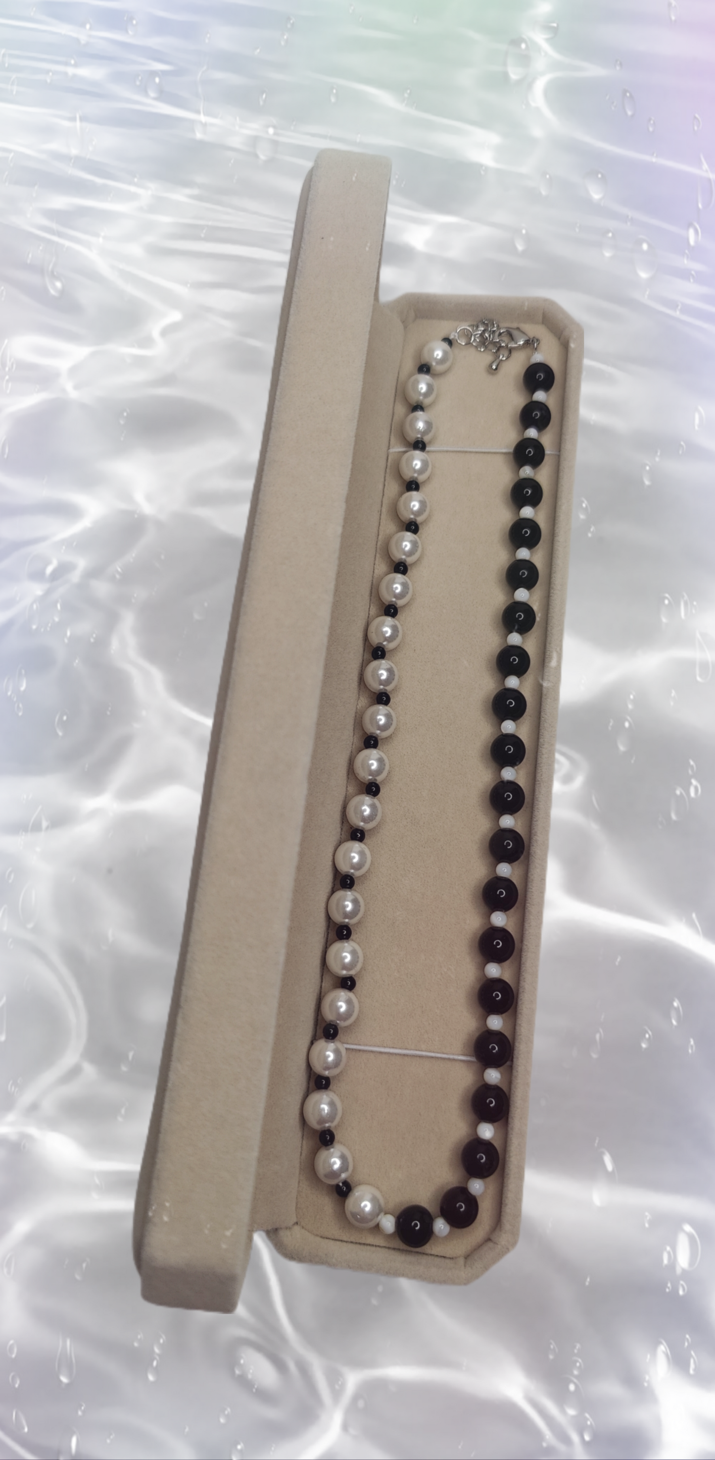 White Shell-Pearl and Obsidian Necklace (42-48cm)