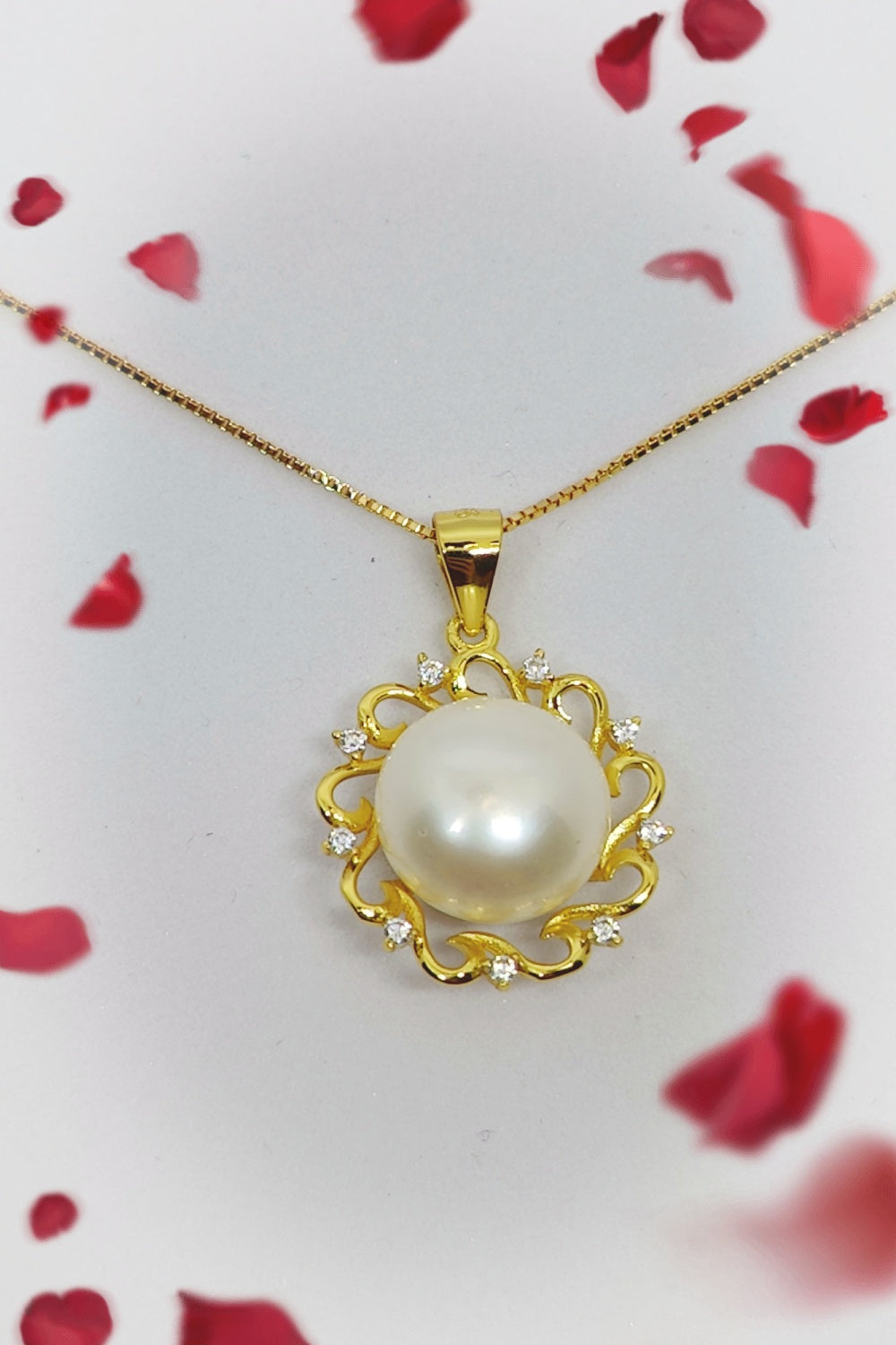 White Freshwater Pearl and Gold-Plated Silver Necklace (45cm)