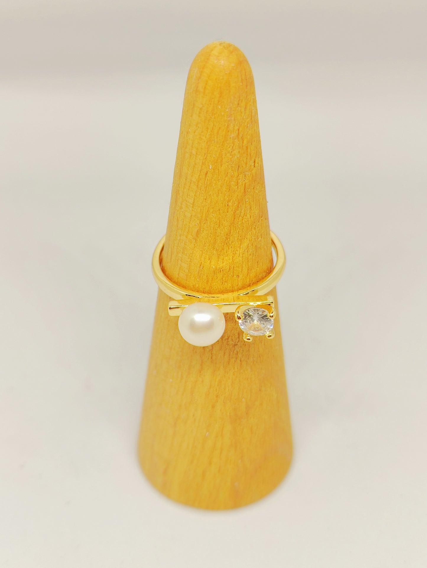 Pearl and Diamond-Shaped Zircon Gold-Plated Copper Ring (Size Adjustable)